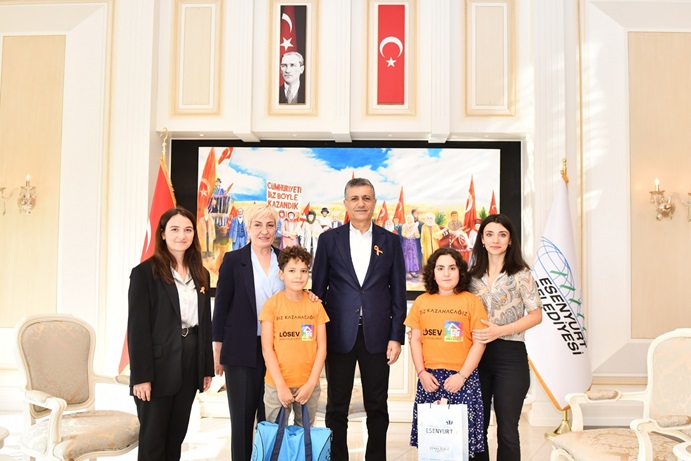 Lösemili çocuklardan Esenyurt Belediye Başkanı Bozkurt’a ziyaret