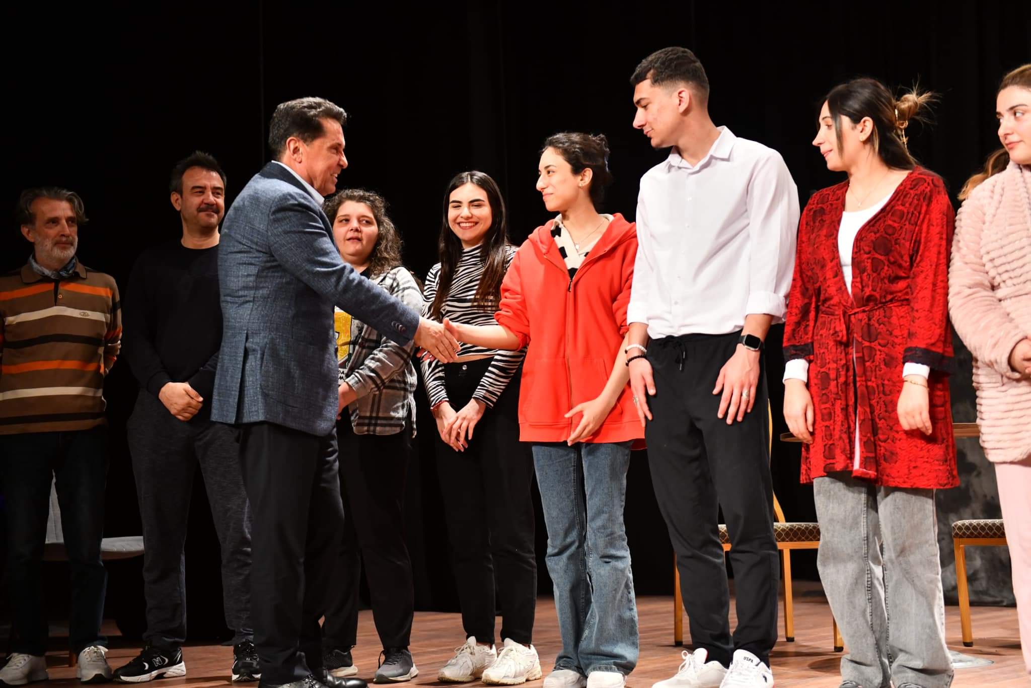 Başkan Özer, tiyatro sınavlarında genç yetenekleri izledi